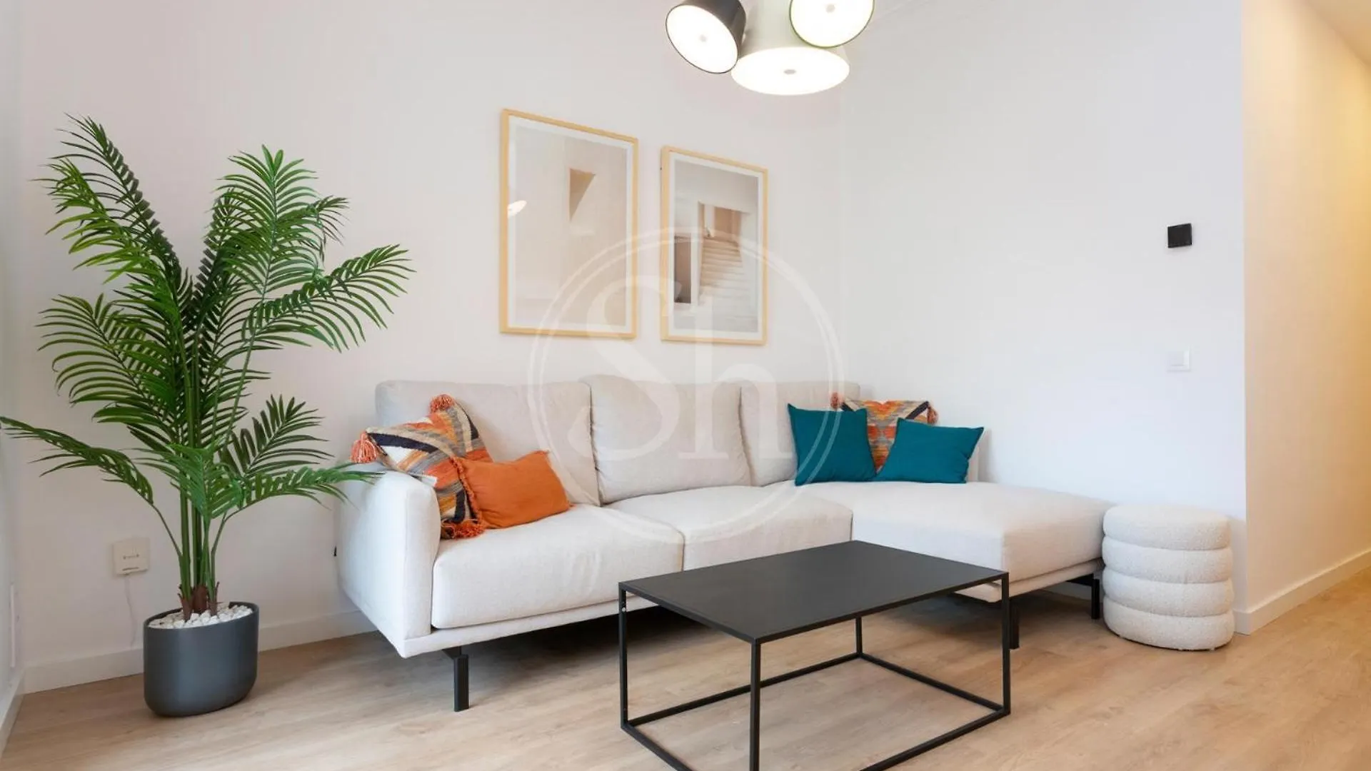 Moderno Apartamento Familiar En Eixample contacts